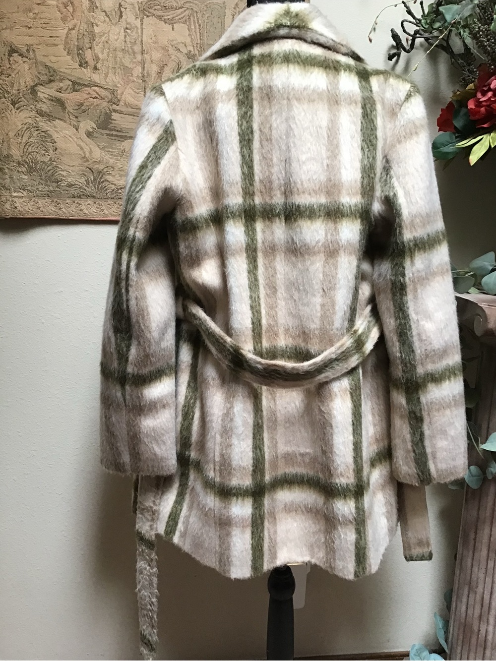 Cozy Plaid Belted Mohair-Blend Coat in Cream & Olive - Picture 4 of 12